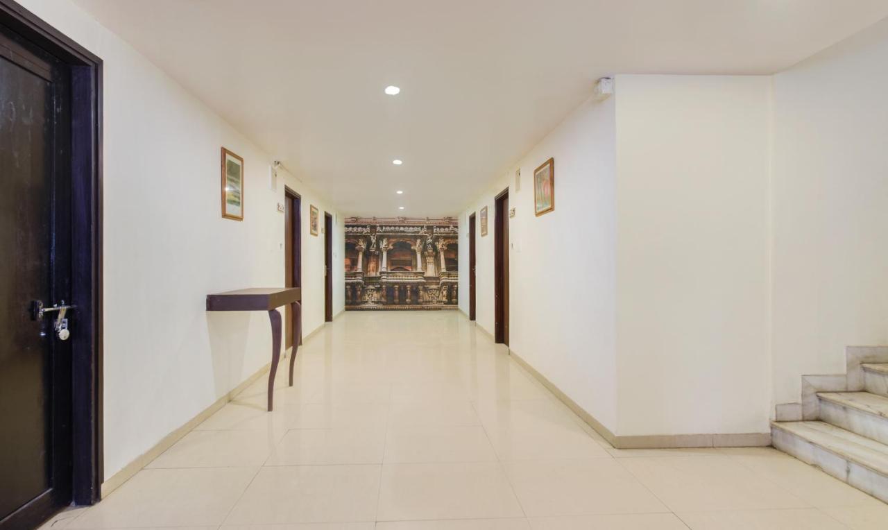 Capital O 48482 Tribecca Hotel Ahmedabad
